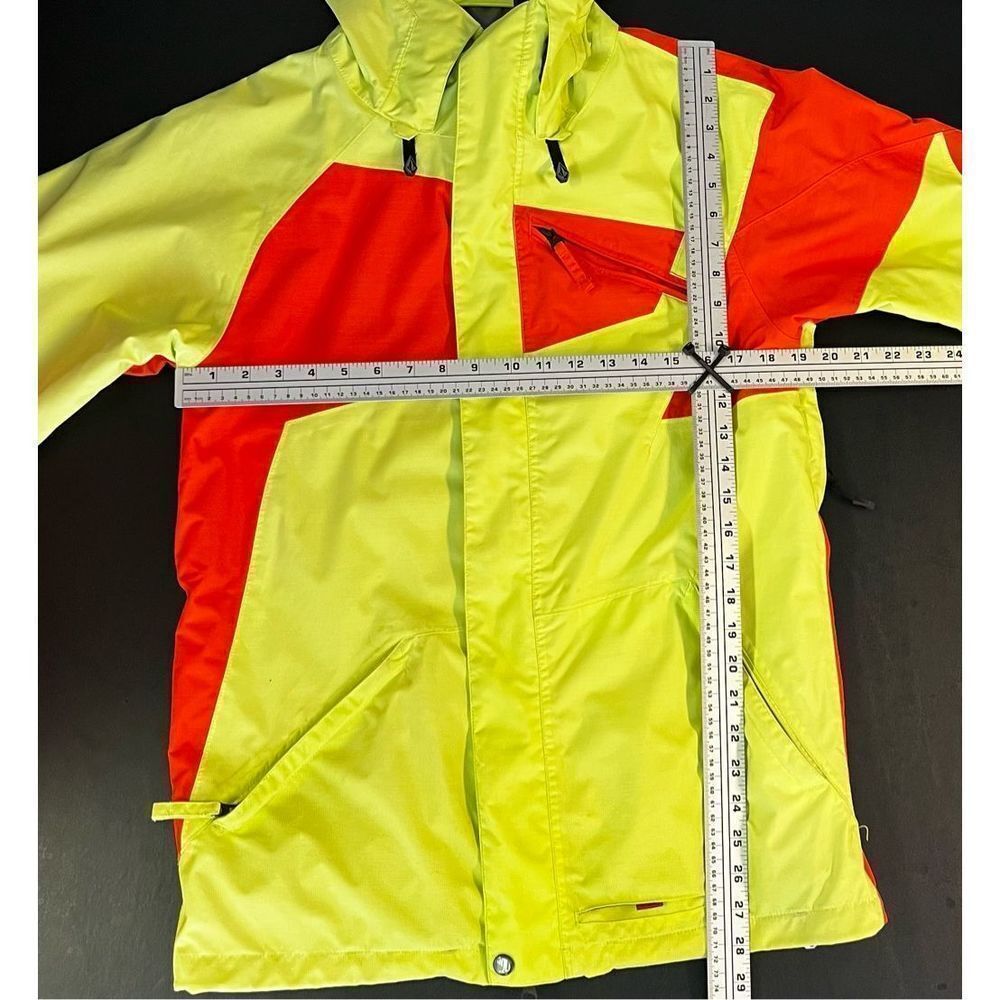 Volcom snowboarding jacket - Picture 16 of 16
